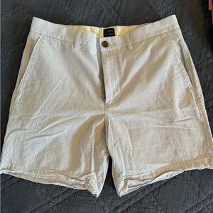JCrew Men’s Seersucker Blue Shorts 7” Inseam Size 31